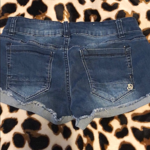 Denim shorts - Picture 2 of 6